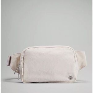 Everywhere belt bag large- Never Worn